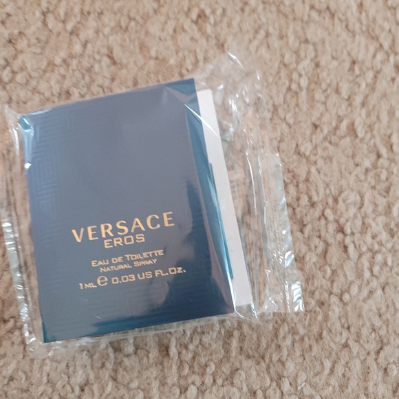 Versace sample - Picture 8 of 8